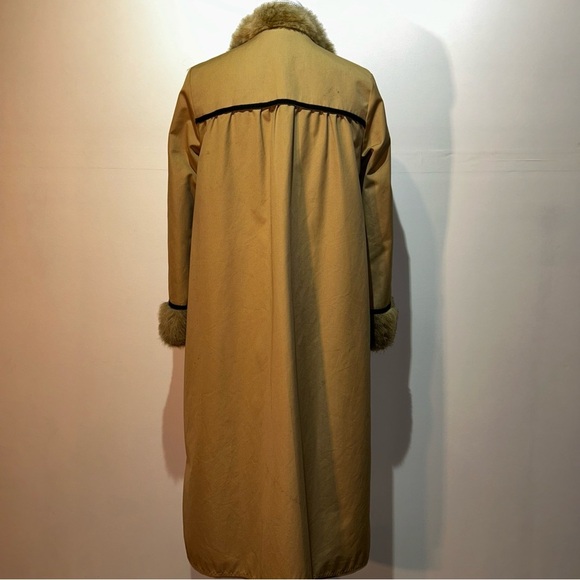 Vintage Trench Coat with Fur Trim - Picture 2 of 3